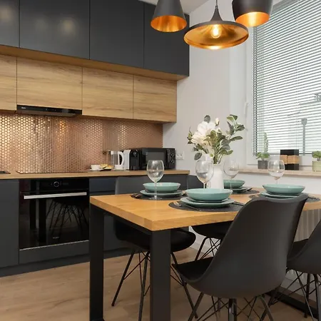 Trendy Warsaw Apartment With 2 Bedrooms, Balcony & Parking By Noclegi Renters Exterior photo
