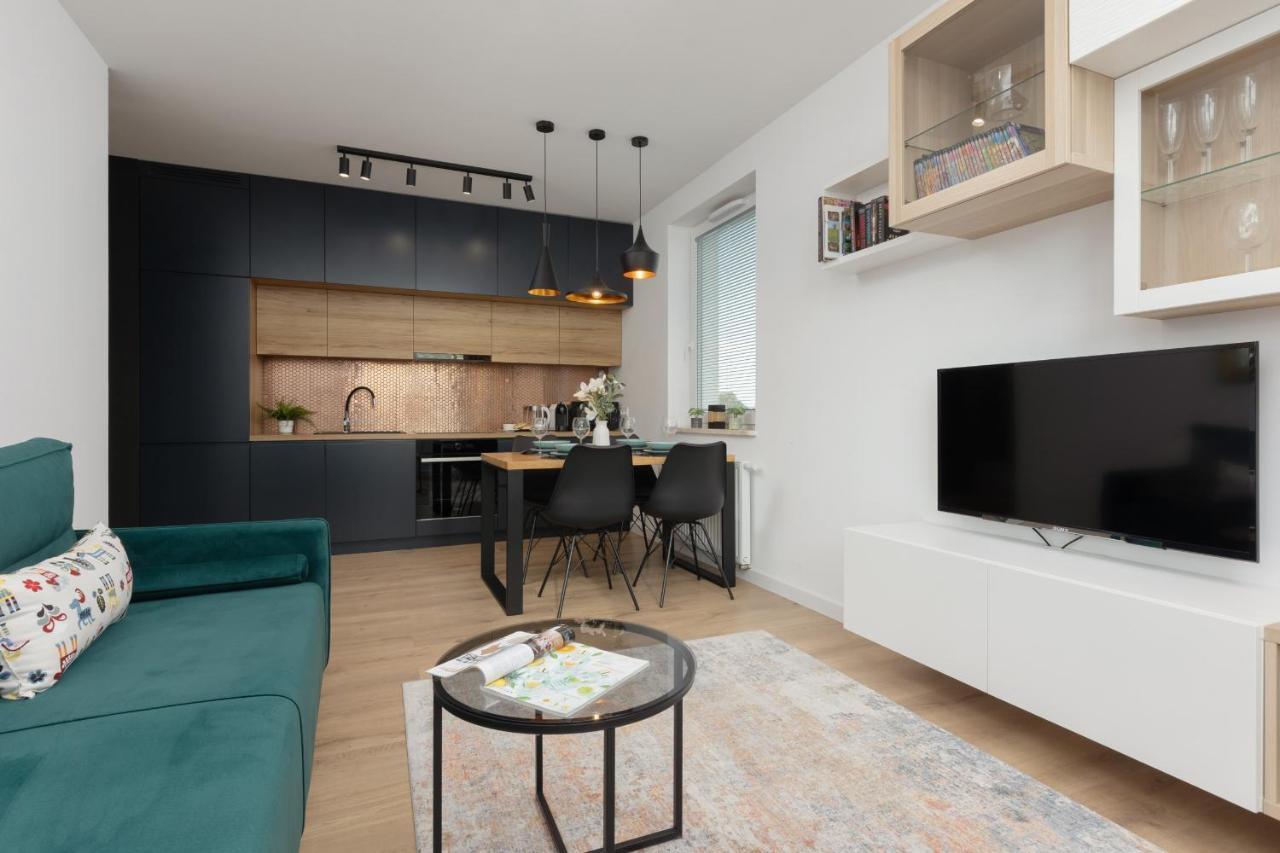 Trendy With 2 Bedrooms, Balcony & Parking By Renters Апартаменти *