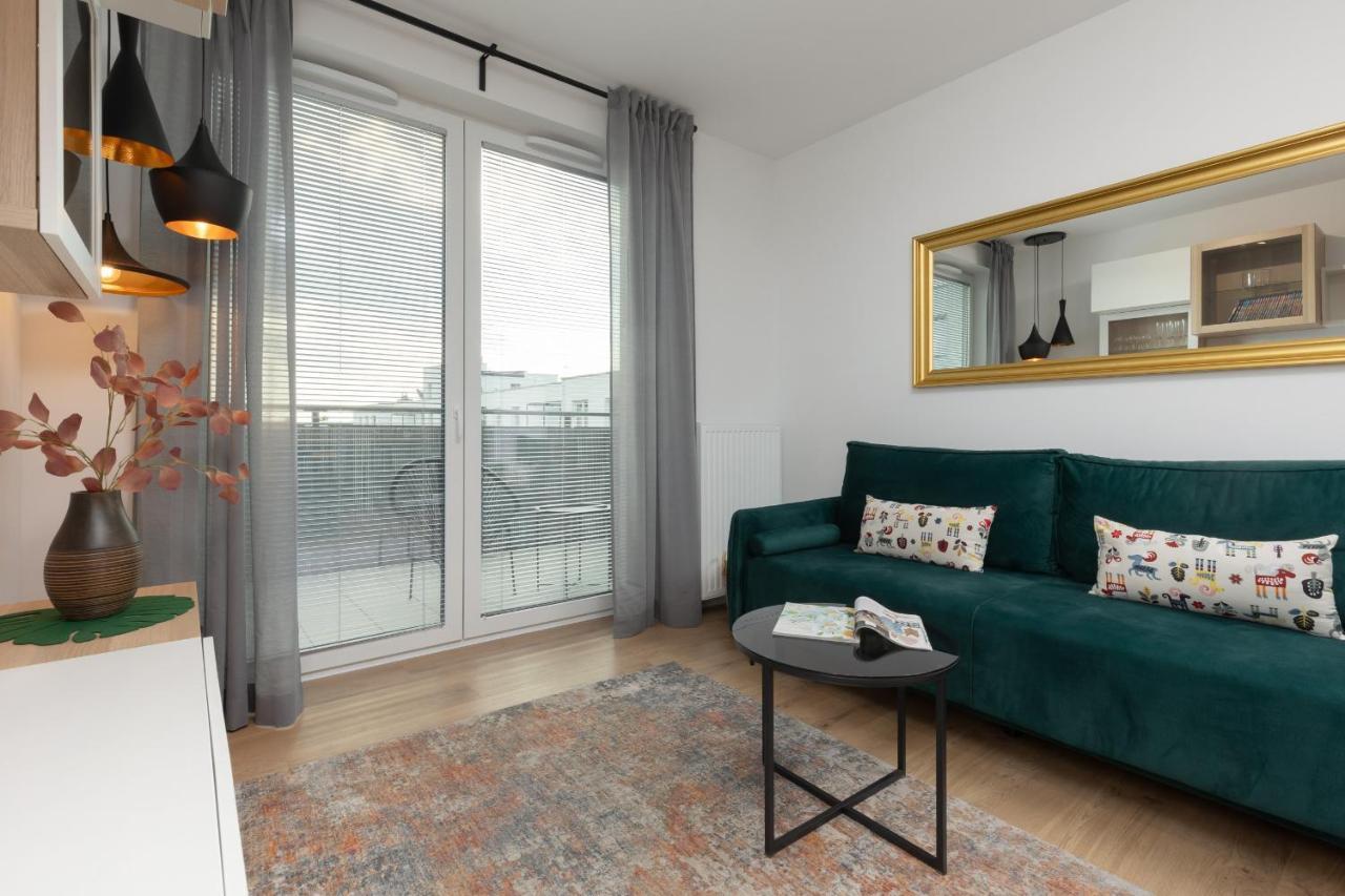 Apartment Trendy With 2 Bedrooms, Balcony & Parking By Renters *
