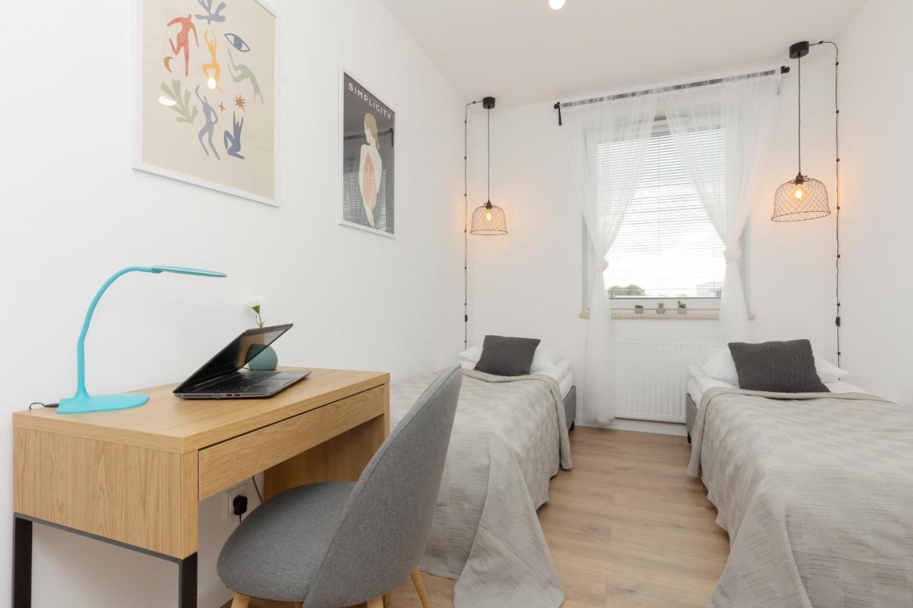 Trendy With 2 Bedrooms, Balcony & Parking By Renters Апартаменти *