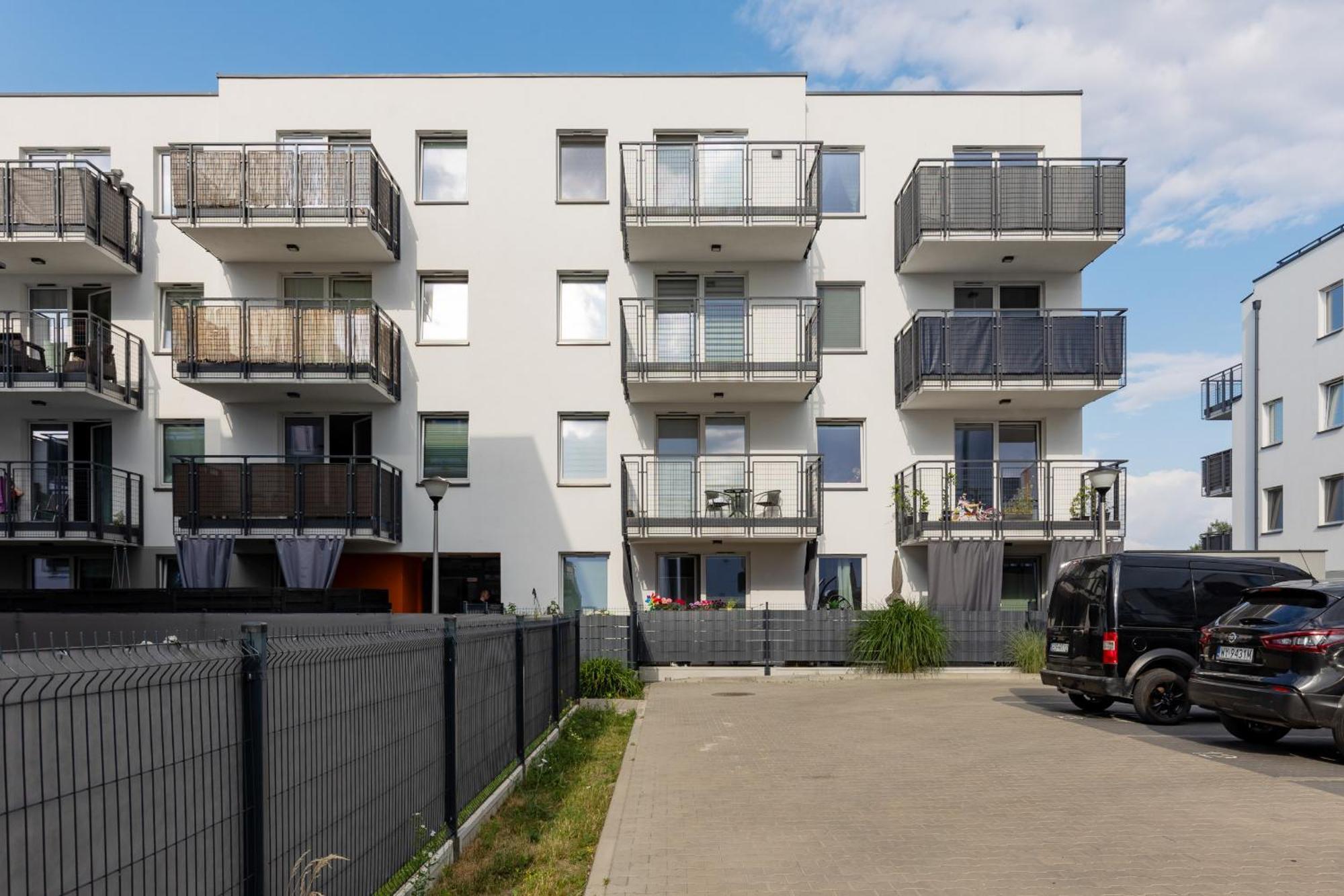 Trendy With 2 Bedrooms, Balcony & Parking By Renters Апартаменти *