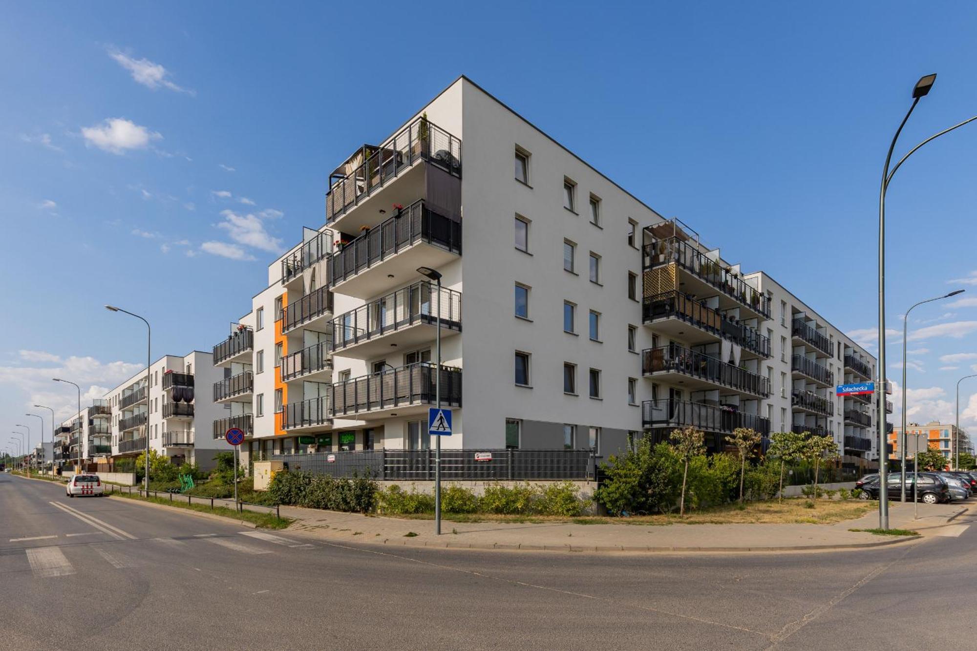 Апартаменти Trendy With 2 Bedrooms, Balcony & Parking By Renters