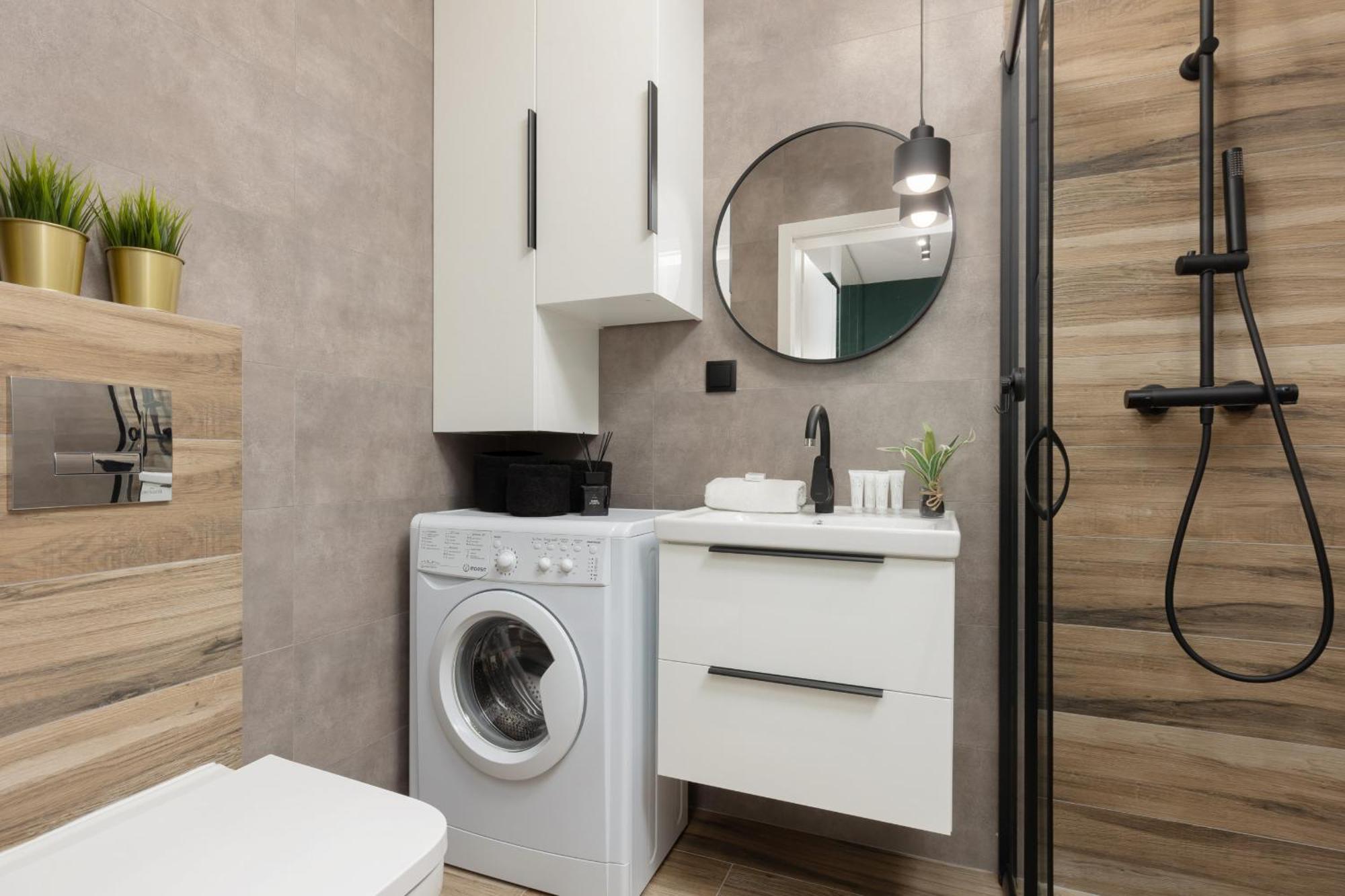 Апартаменти Trendy With 2 Bedrooms, Balcony & Parking By Renters Варшава
