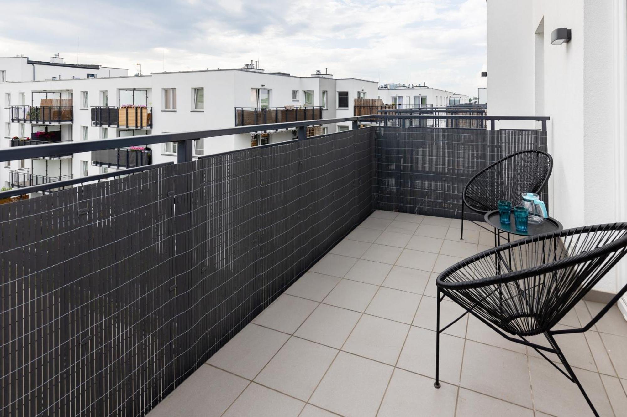 Апартаменти Trendy With 2 Bedrooms, Balcony & Parking By Renters Варшава